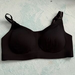 Momcozy nursing and wearable pumping bra